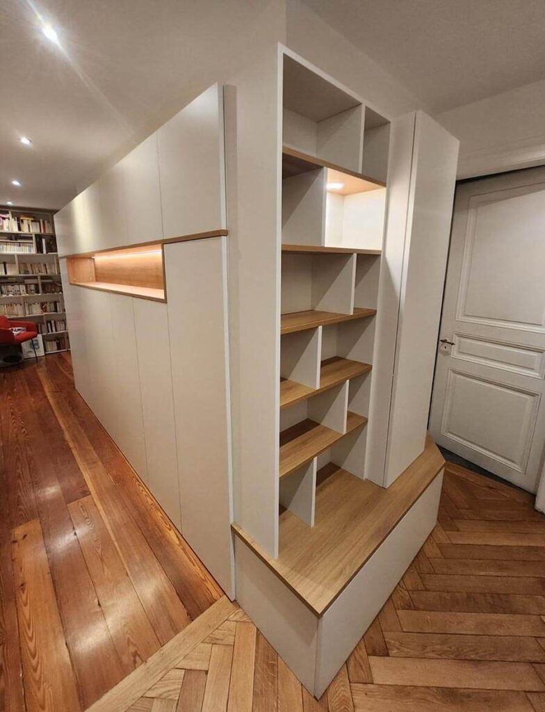 Meuble placard d'entrée sur mesure dans un couloir